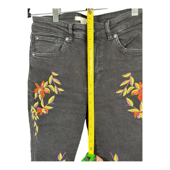 H&M Black Straight Jeans Red/Green Embroidered Flowers Stretch Women's Size 4 - Picture 6 of 11